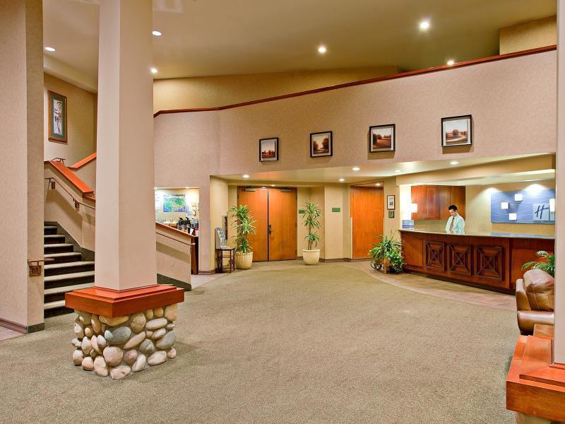 Express & By Ihg Carpinteria
