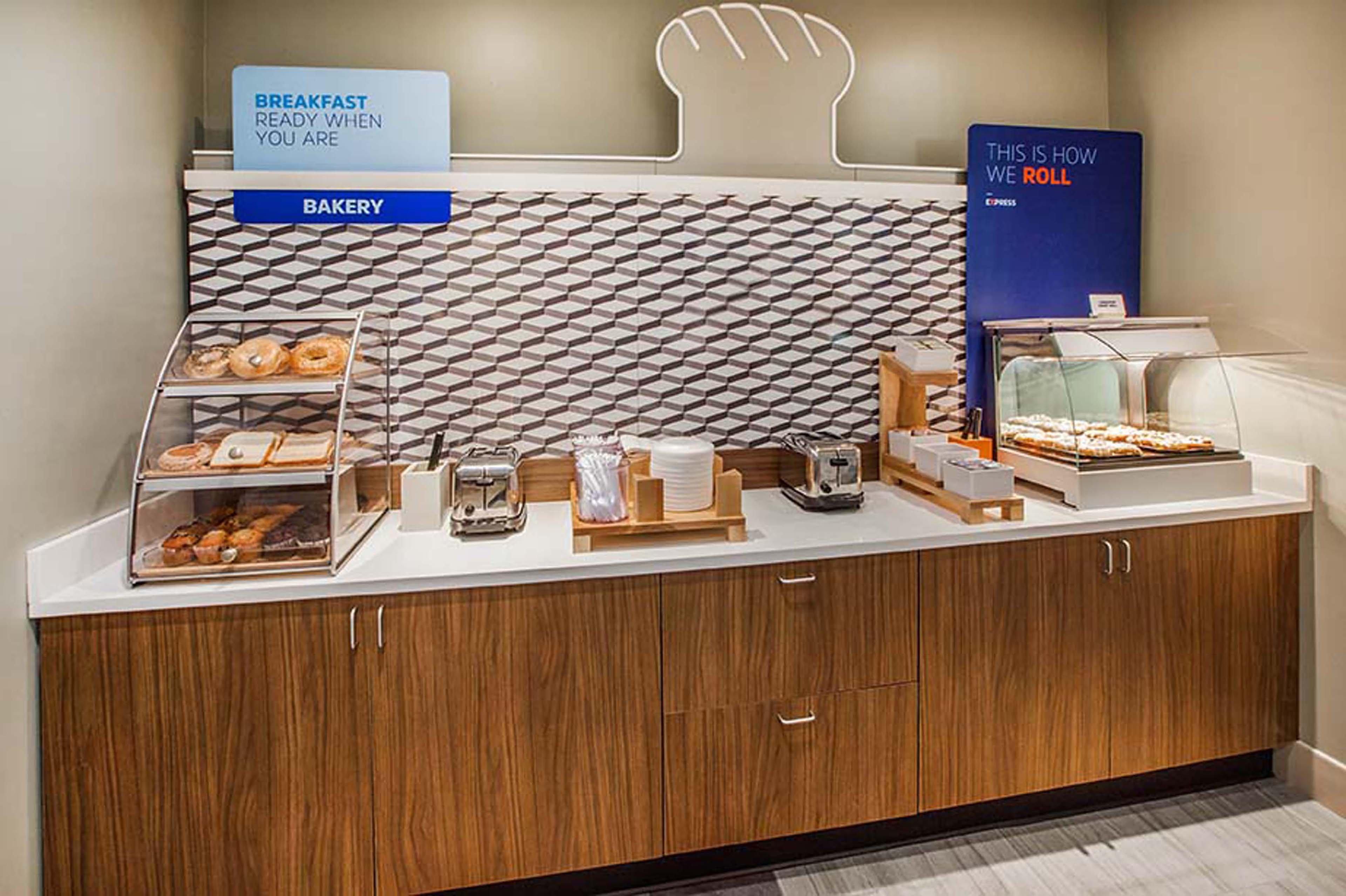 Express & By Ihg Inn