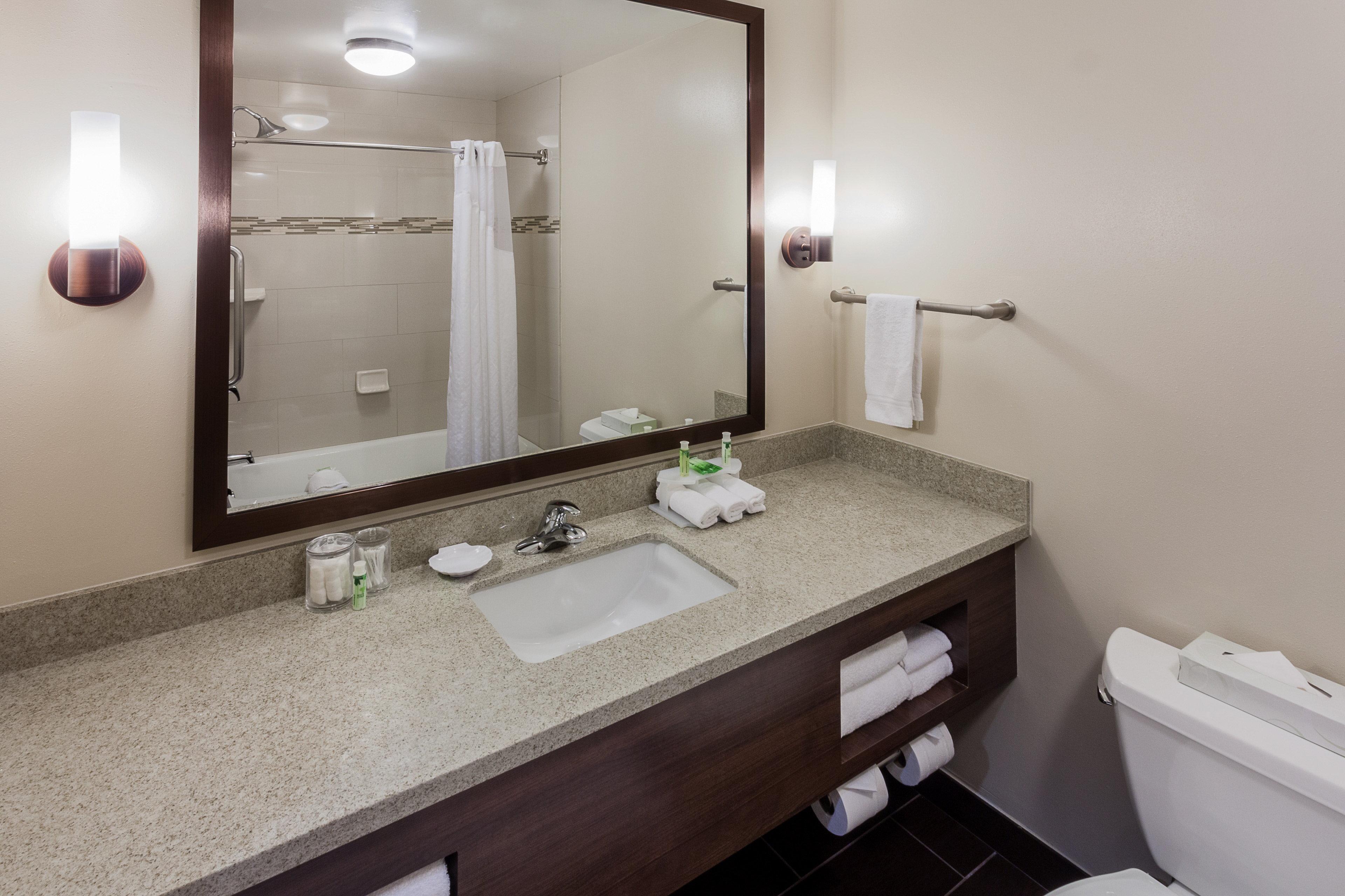 Inn Express & By Ihg 3*