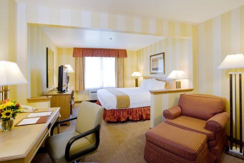 Express & By Ihg Carpinteria