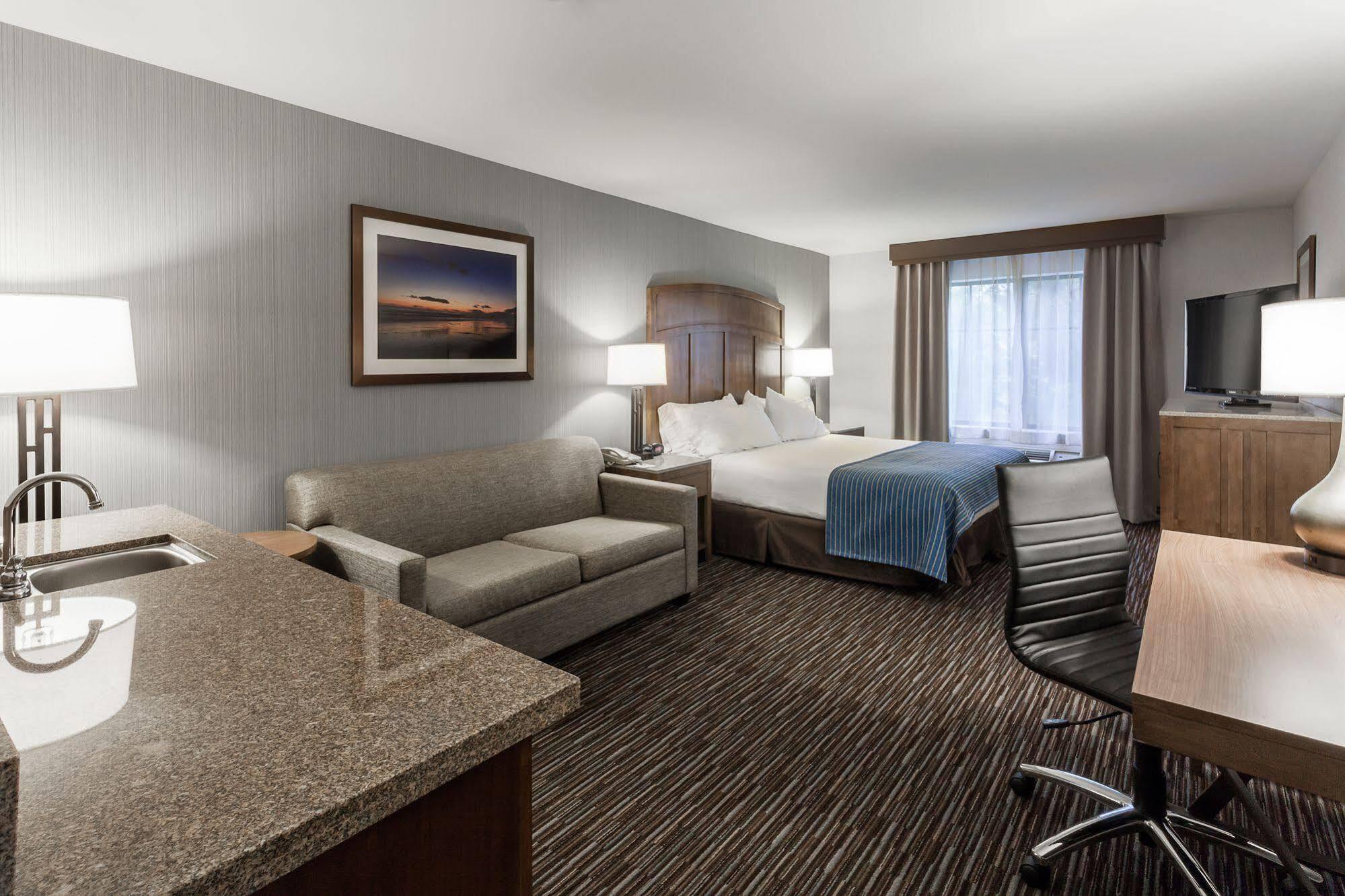 Express & By Ihg 3*